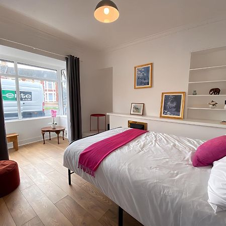 4-Bedroom Home - Perfect For Those Working In Bridgend - By Tailored Accommodation Esterno foto