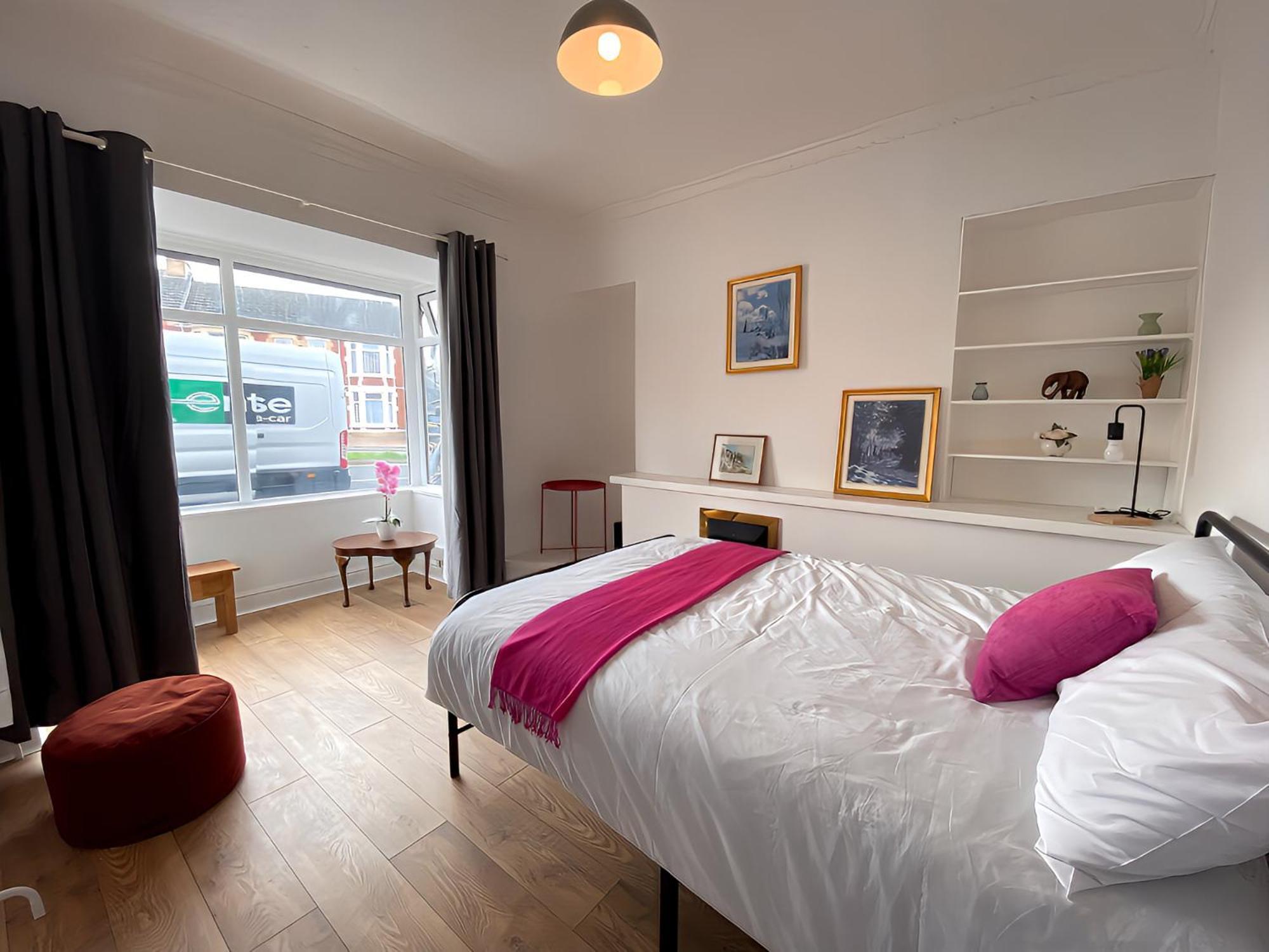 4-Bedroom Home - Perfect For Those Working In Bridgend - By Tailored Accommodation Esterno foto