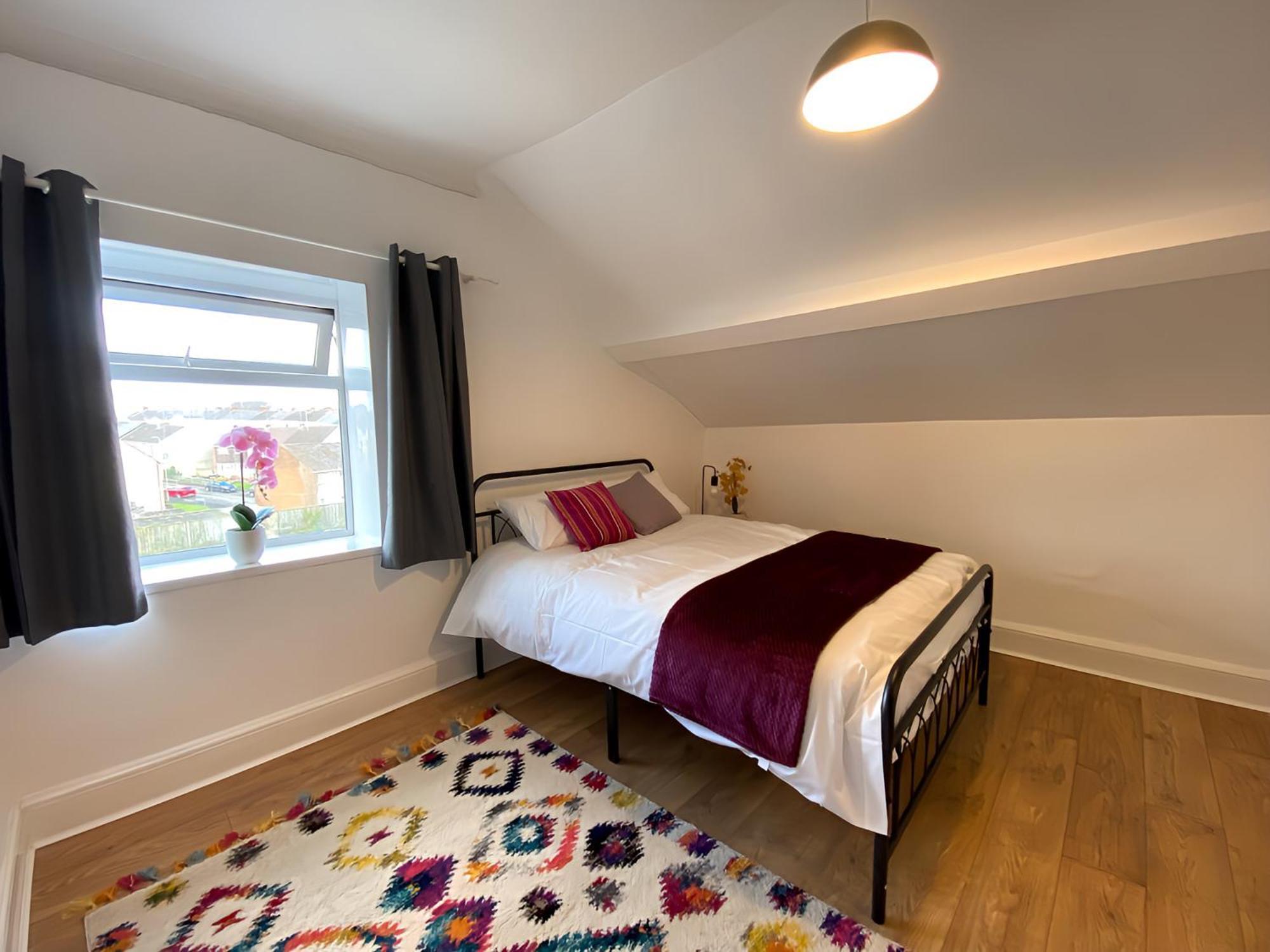 4-Bedroom Home - Perfect For Those Working In Bridgend - By Tailored Accommodation Esterno foto